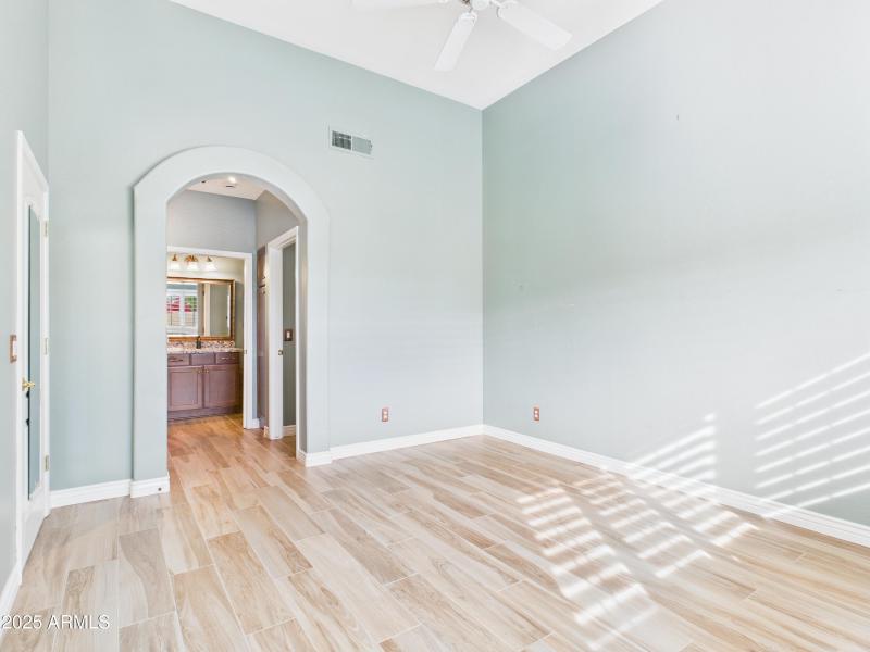 17 13826 N 96th St Primary Suite