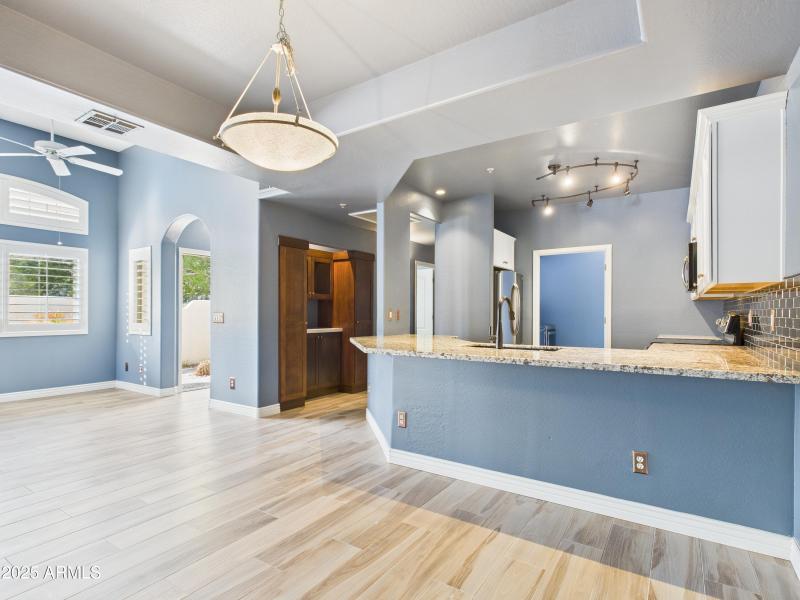 43 13826 N 96th St Dining Room