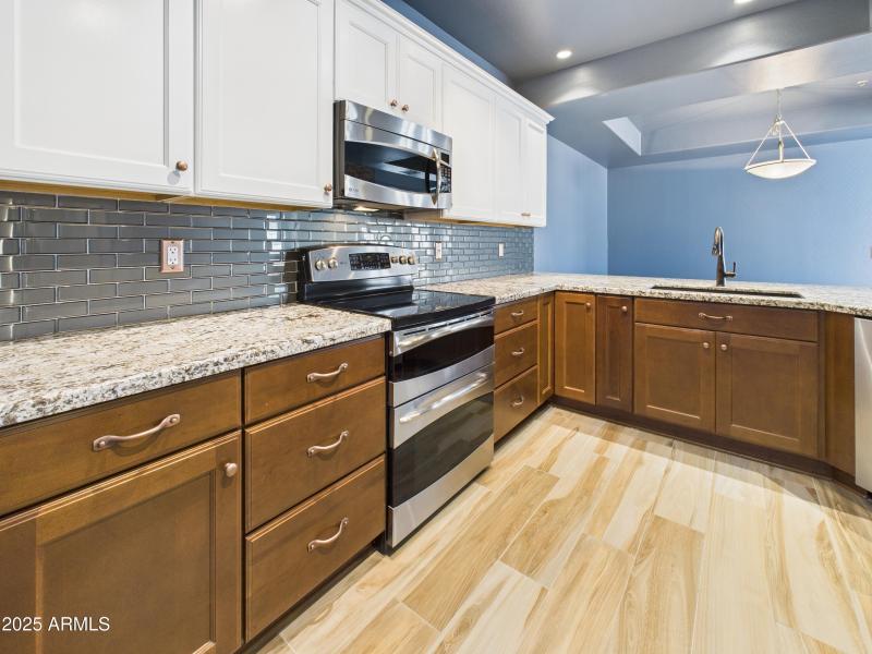 87 13826 N 96th St Kitchen