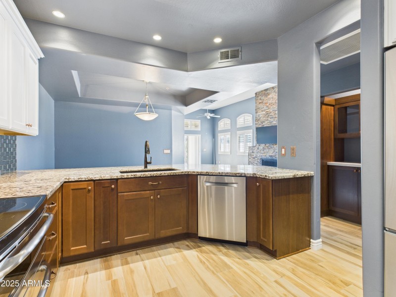 89 13826 N 96th St Kitchen