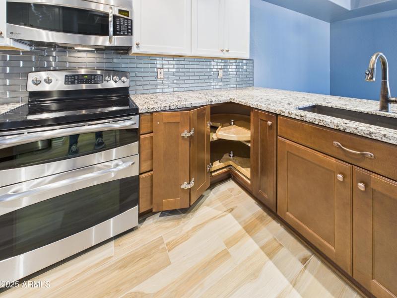 90 13826 N 96th St Kitchen