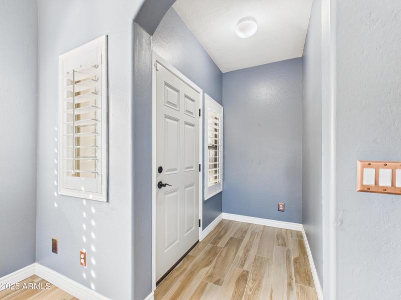 112 13826 N 96th St Entryway