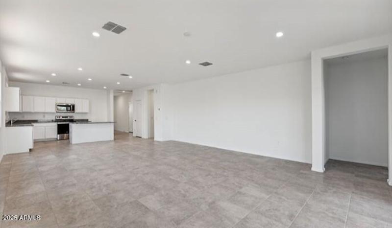 04_DiningRoom-GreatRoom