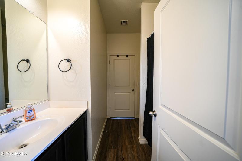 jack n jill bathroom 2