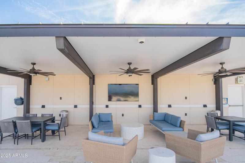Oversized Patio w/ TV