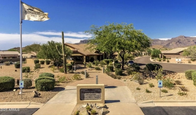 Mountainbrook Village entrance