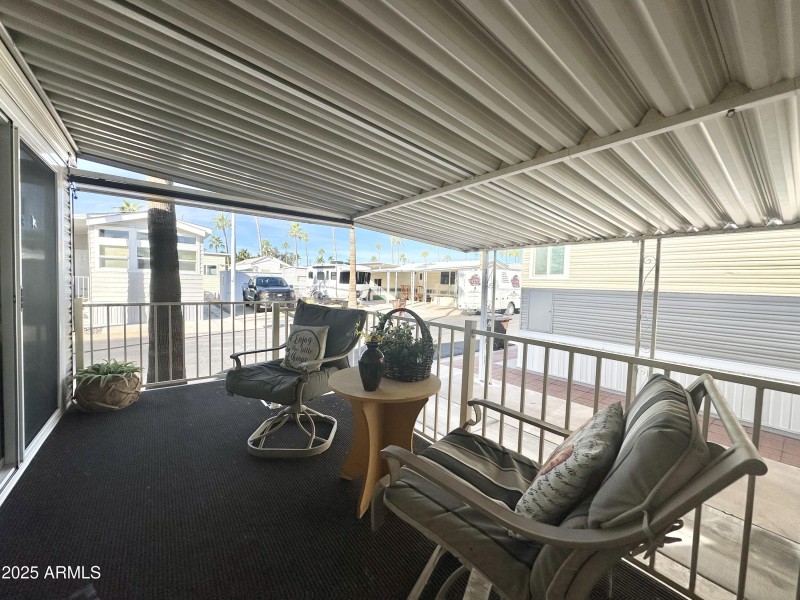 GREAT DECK W/ROOM FOR YOUR GUESTS