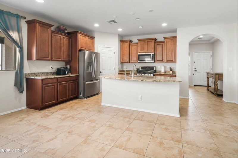 08-2494-N-Petersburg-Drive-8