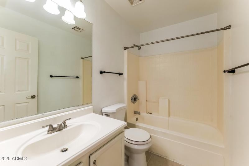 020-photo-bathroom-15044118