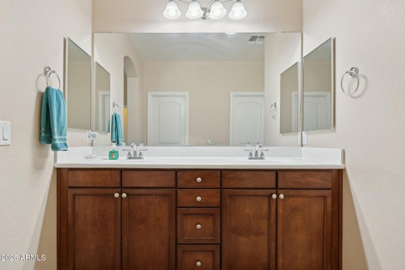 25-web-or-mls-1311-e-barrett-dr