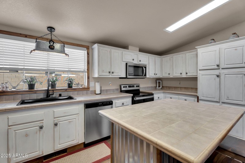 10-web-or-mls-Sentinel Rock -13