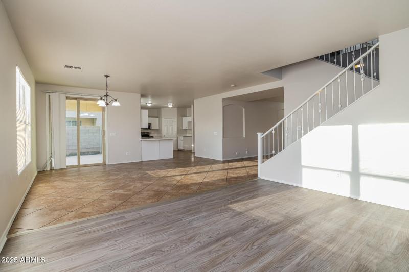 007-photo-living-room-15057175