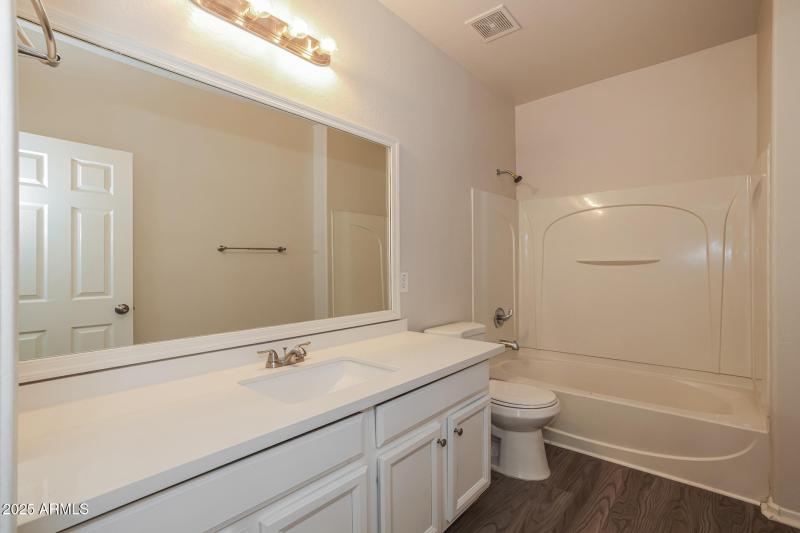 023-photo-bathroom-15057161