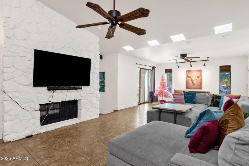 11-web-or-mls-89-n-riata-st