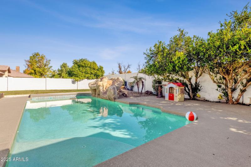 36-web-or-mls-89-n-riata-st