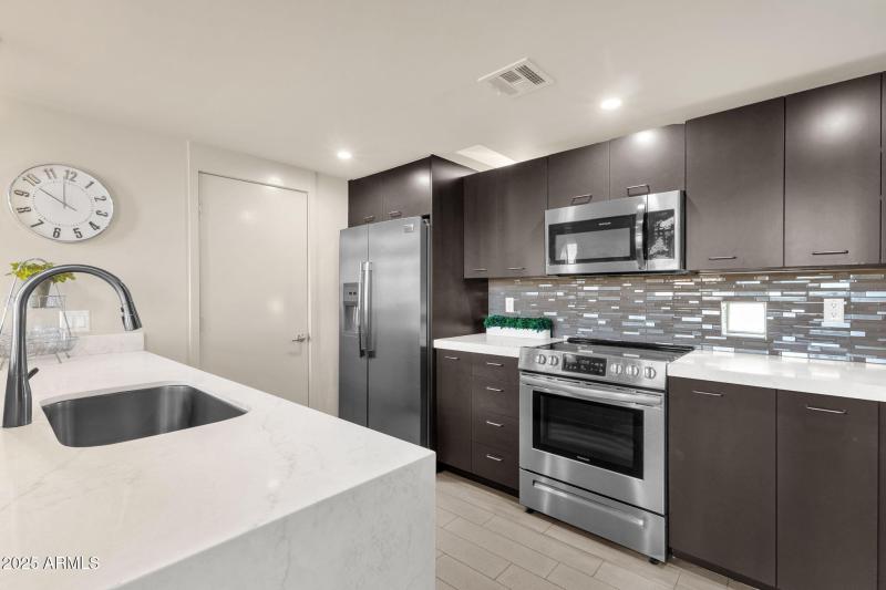 12-web-or-mls-1111-w-university-dr-3011