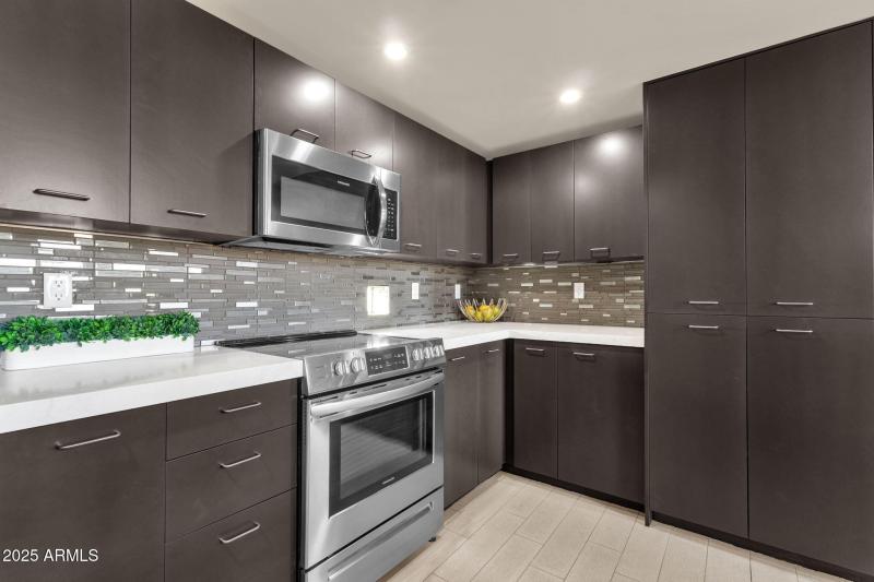 14-web-or-mls-1111-w-university-dr-3011