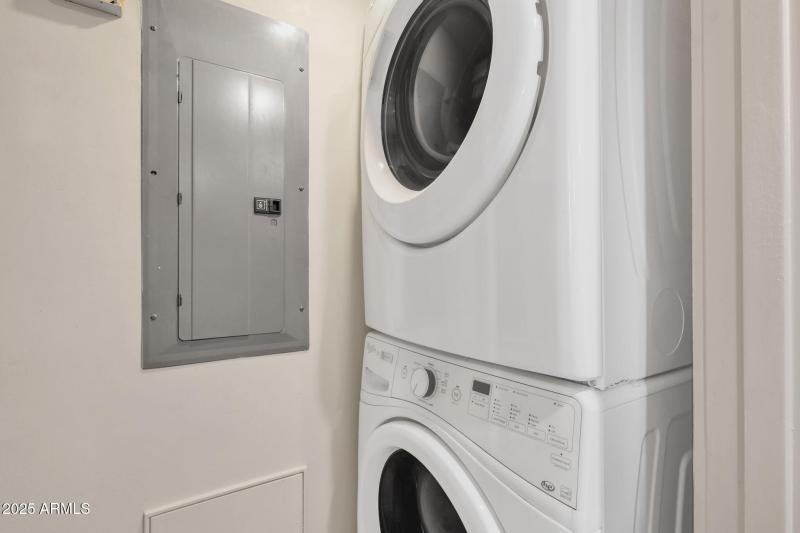 17-web-or-mls-1111-w-university-dr-3011