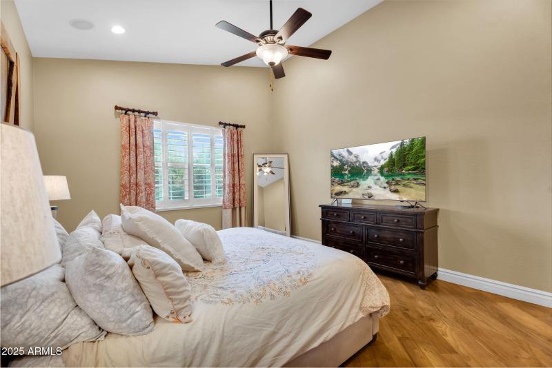 37-web-or-mls-Yellowstone-35