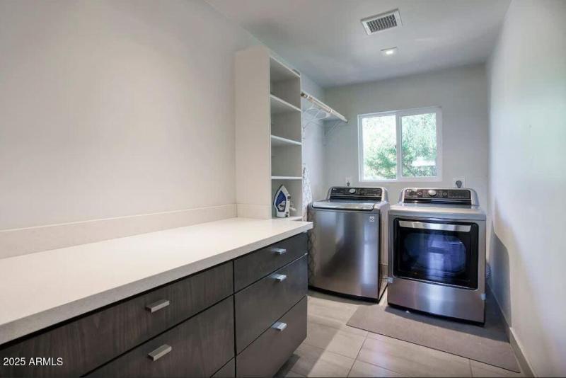 Laundry Room - Pantry