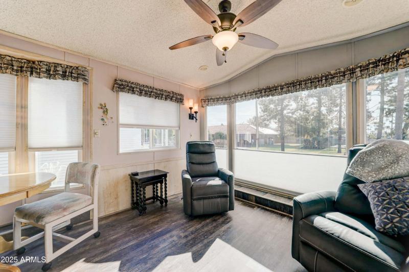 Living room_great view and lots of light