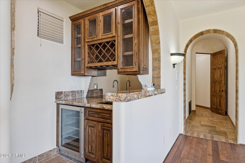 Wet bar in den