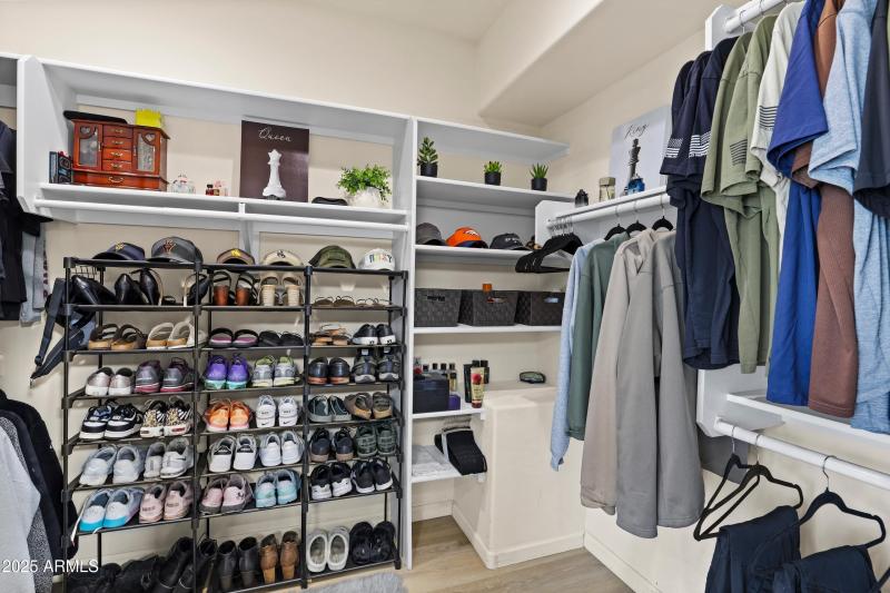 Master Bedroom Walk In Closet