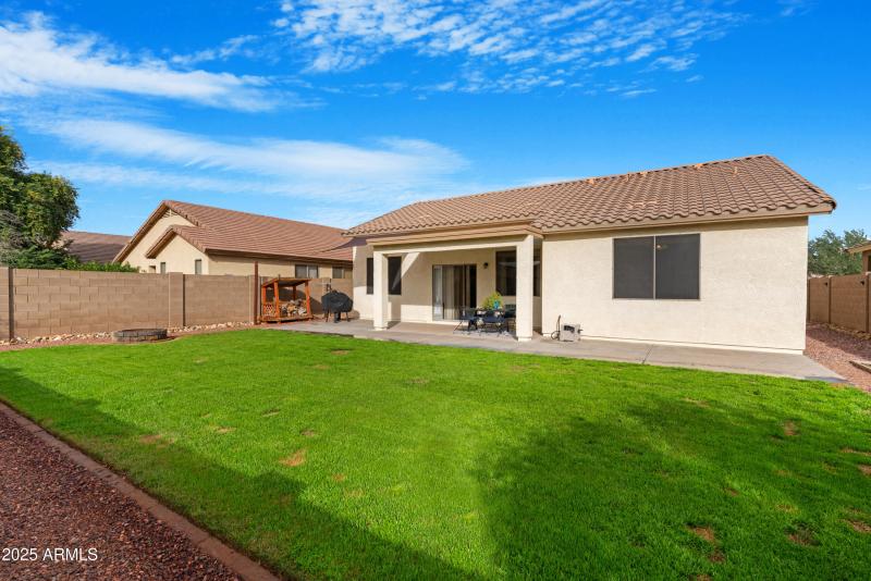 Spacious Backyard Retreat