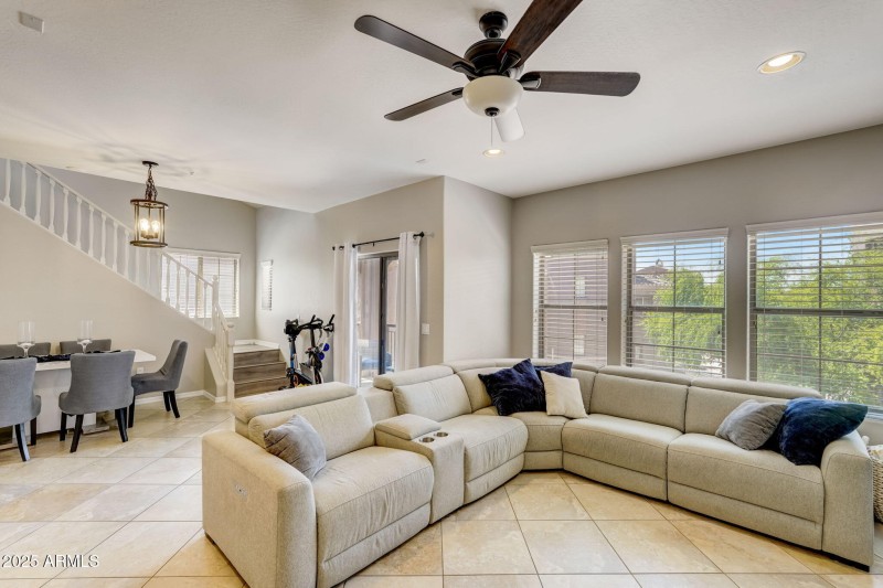 E Rough Rider Rd 1212-009