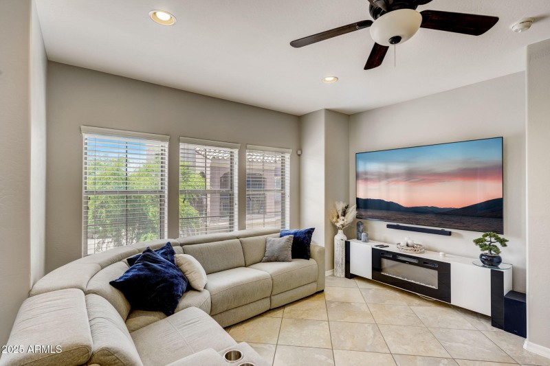 E Rough Rider Rd 1212-008