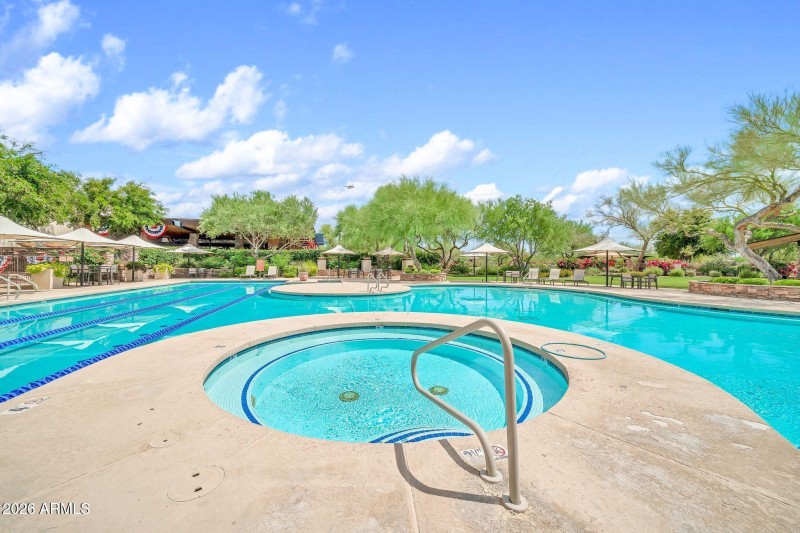 Comm pool and hot tub