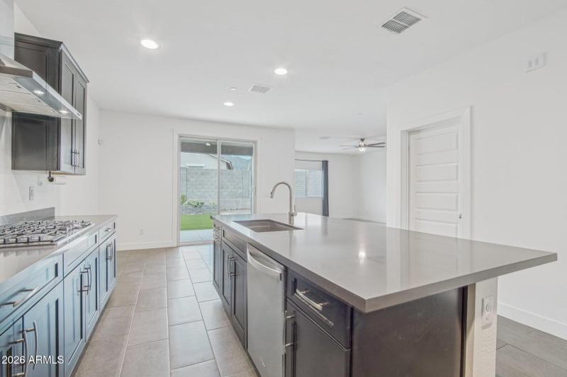 13-web-or-mls-N 212th Ave-S0201-013