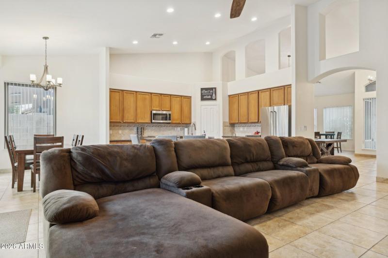 11-web-or-mls-4831-e-fernwood-ct