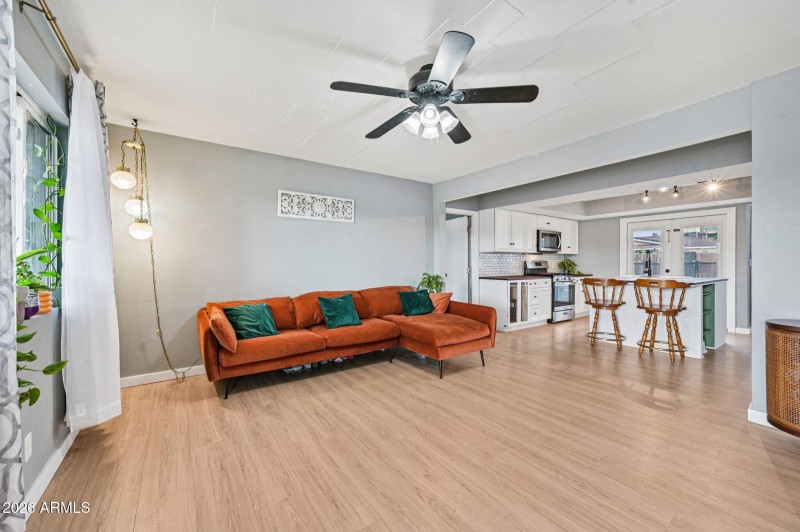 6-web-or-mls-W Corrine Dr-S0301-006