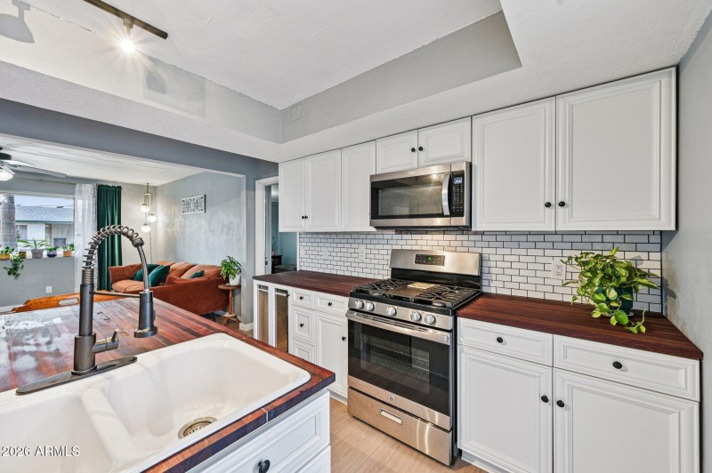 14-web-or-mls-W Corrine Dr-S0301-014