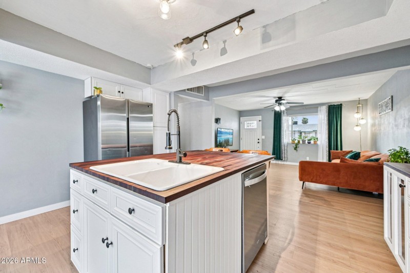 15-web-or-mls-W Corrine Dr-S0301-015