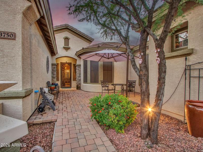 Evening_02-Courtyard