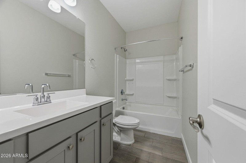 3rd fl full bathroom