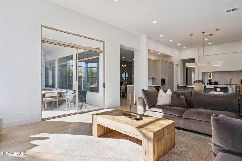 18-web-or-mls-11479-n-87th-pl