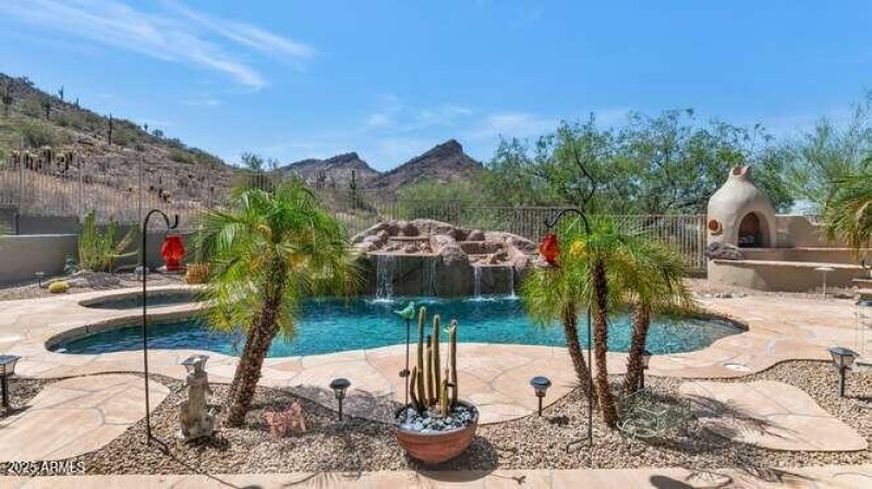 6133 W Fetlock Trail-small-033-022-6133