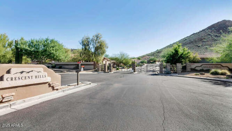 6133 W Fetlock Trail-small-041-003-6133