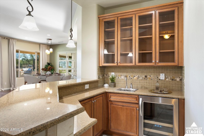 16-Wet Bar - Staged