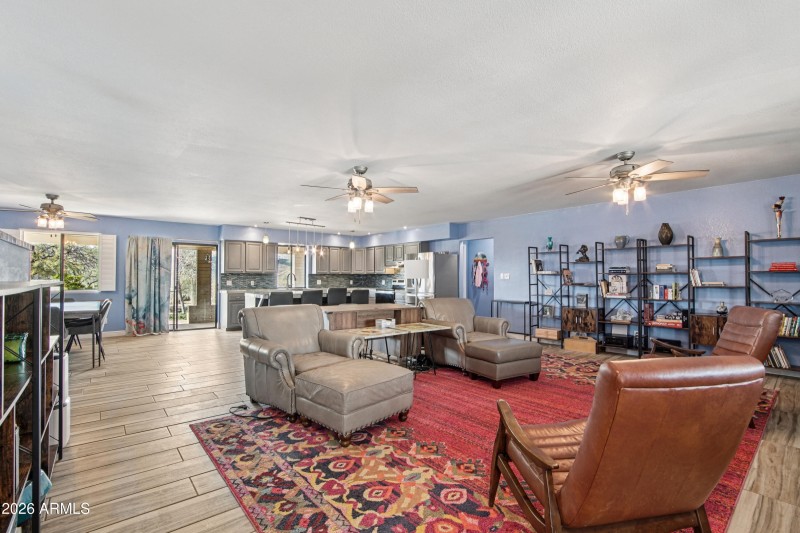 10-print-S April Dr-S0601-010