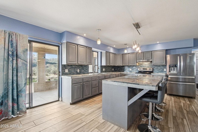 13-print-S April Dr-S0601-013