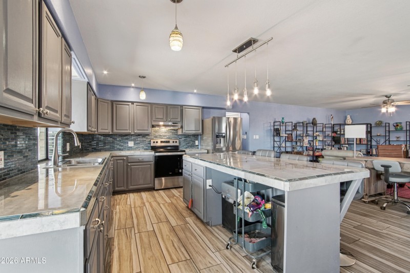 14-print-S April Dr-S0601-014