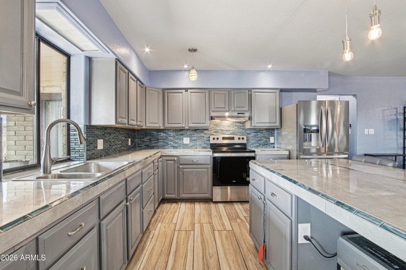 16-print-S April Dr-S0601-016