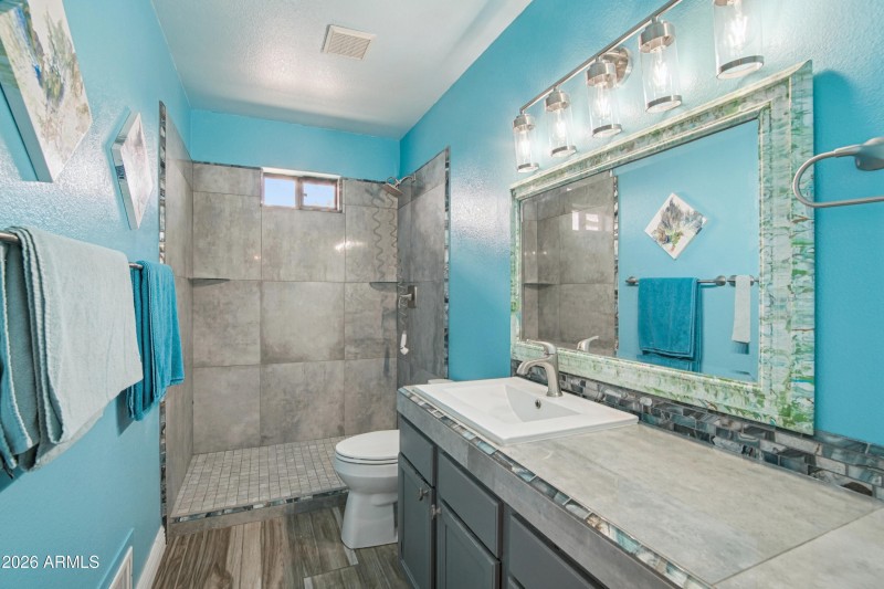 19-print-S April Dr-S0601-019