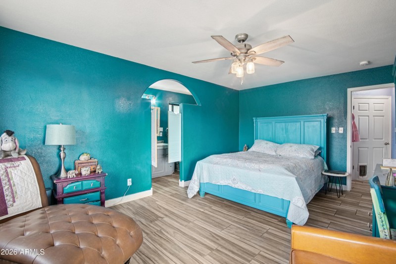 24-print-S April Dr-S0601-024