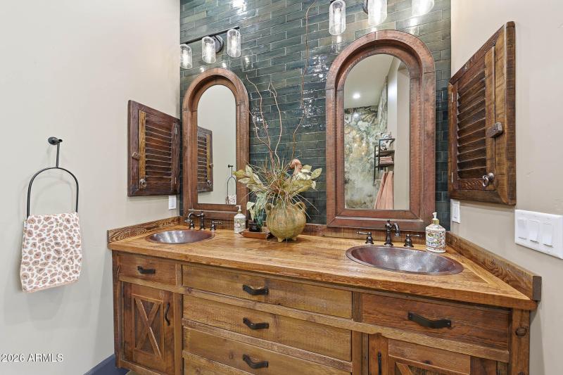 Primary Bath/Ensuite