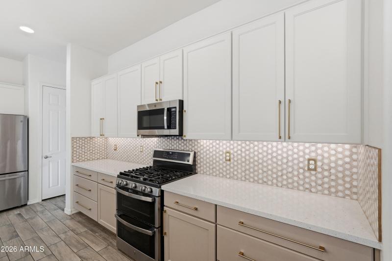 Upgraded kitchen, designer lighting